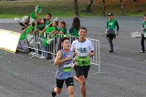 BIB: 2209
                            <button type="button" onclick="openModal(3531085)" class="btn btn-primary btn-sm float-right btn-popup" data-toggle="modal" data-target=".modal-high-quality">
                        <i class="fas fa-shopping-cart"></i> Add to Cart
                    </button>
                                            <button type="button" onclick="isThisMe(3531085, true)" class="btn btn-success btn-sm float-right btn-popup btn-isme hidden" data-toggle="tooltip" data-placement="bottom" title="นี่คือรูปของคุณใช่ไหม คลิกที่นี่เพื่อเอาเข้าอัลบั้ม">
                        <i class="fas fa-plus"></i> Add to album
                    </button>
                    <button type="button" onclick="isThisMe(3531085, false)" class="btn btn-warning btn-sm float-right btn-popup btn-isnotme hidden">
                        <i class="fas fa-ban"></i> Remove from album
                    </button>